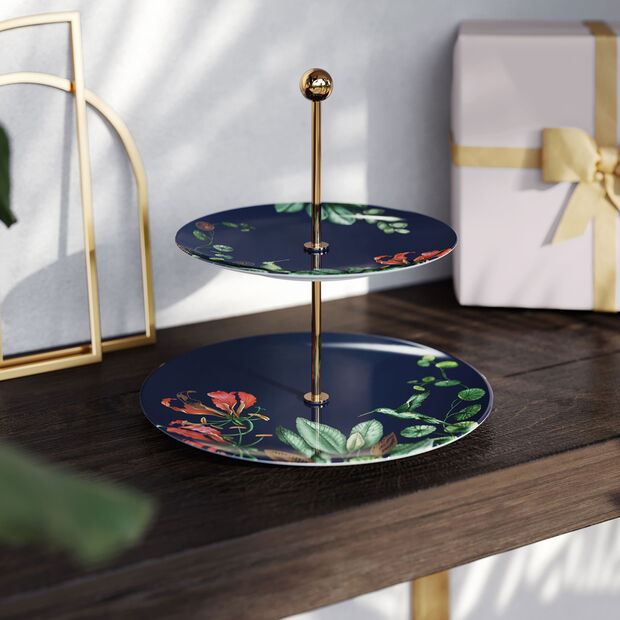 Avarua Gifts cake stand