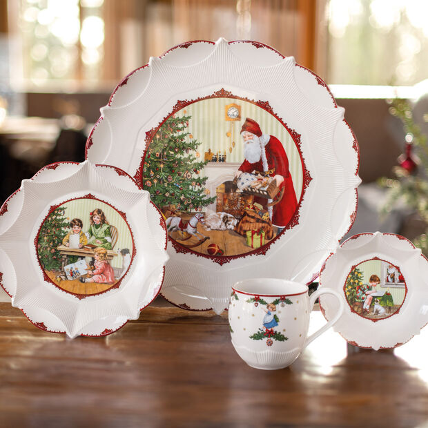 Toy's Fantasy Pastry plate large, Santa brings gifts