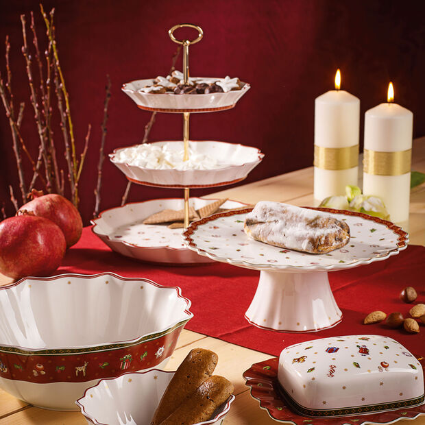 Toy's Delight cake stand