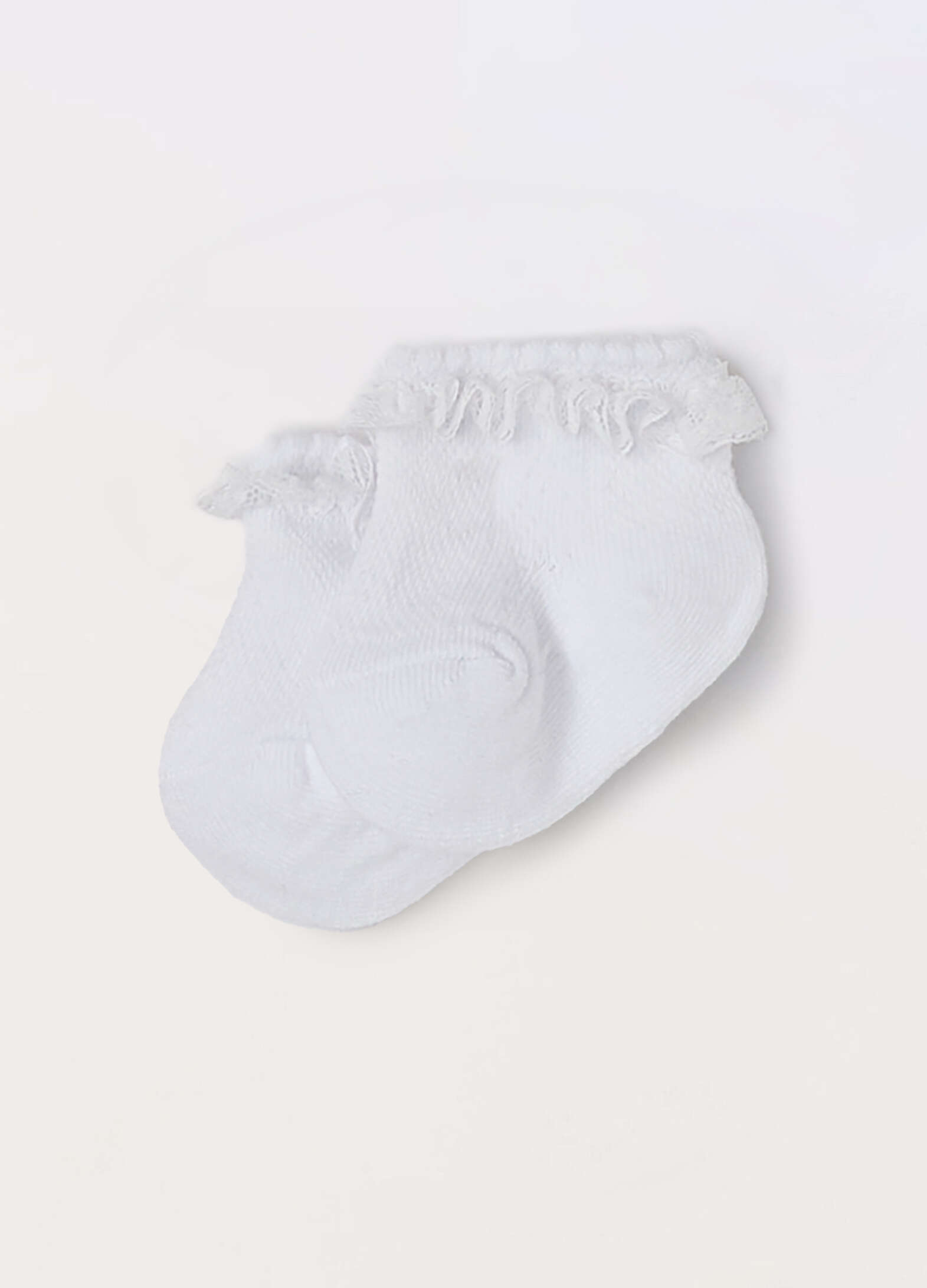 Short socks with ruffles for newborns